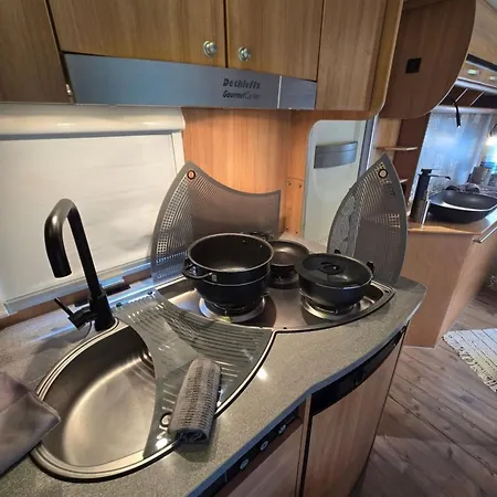 Rosenzauber Caravan Kamp alanı *